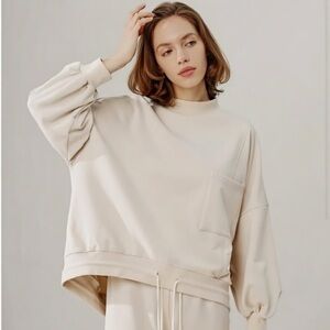 Chic Cream Women's Sweatshirt